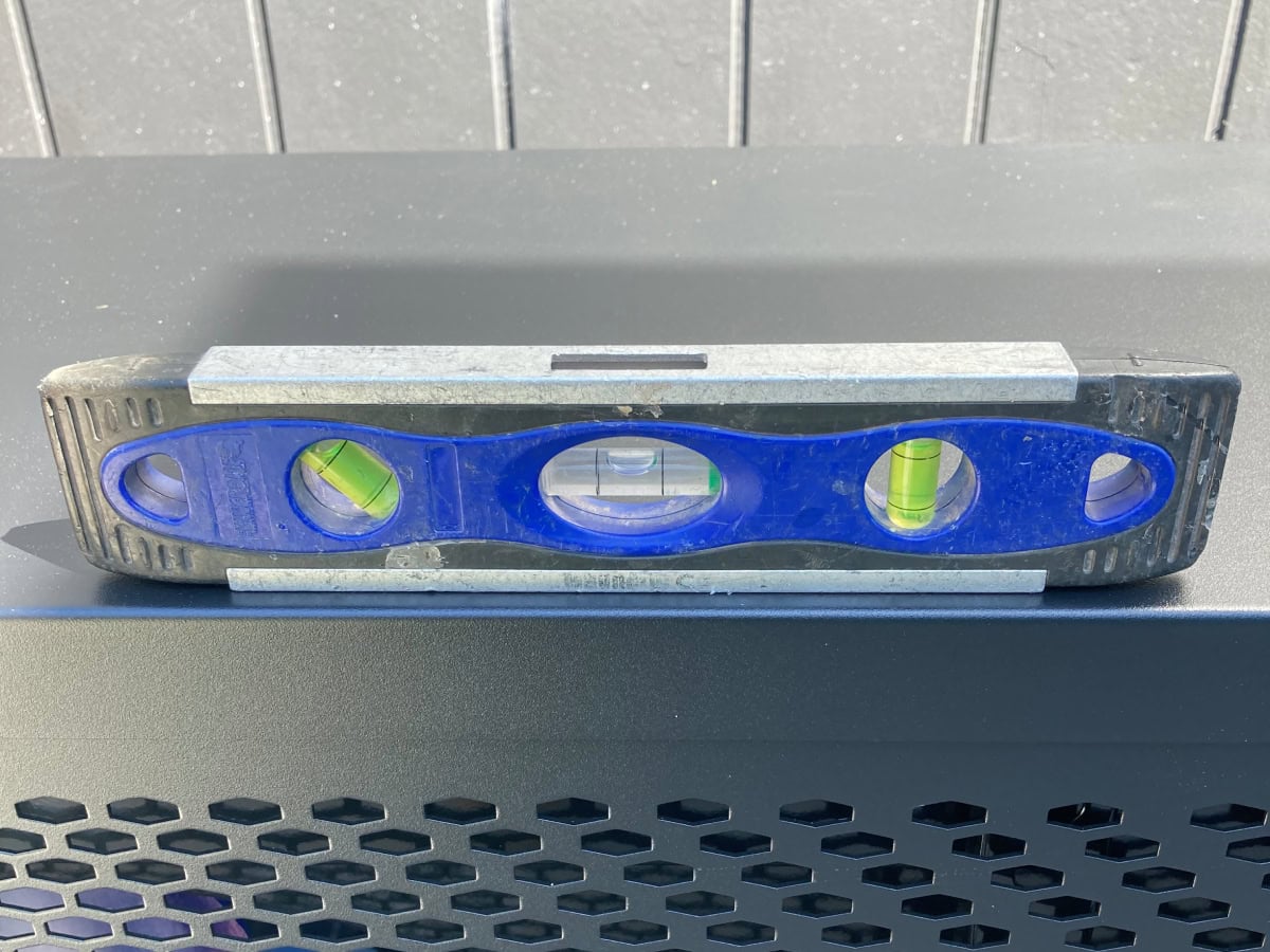 Levelling pool heater